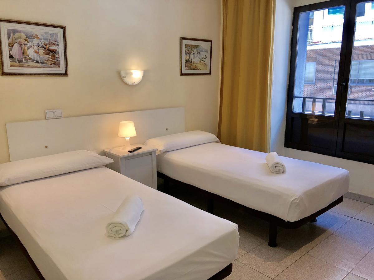 Hostal Arriaza Madrid Exterior foto