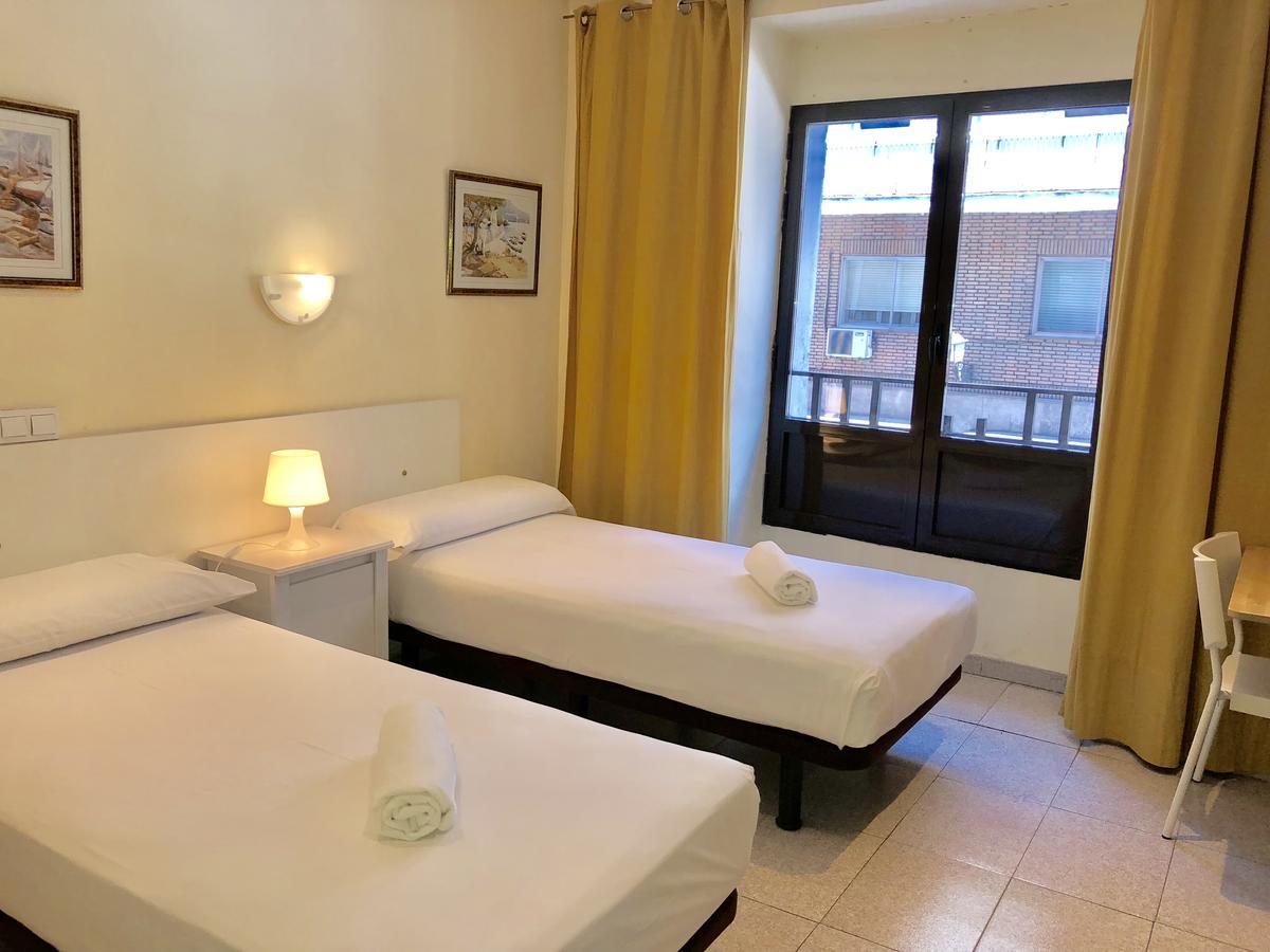 Hostal Arriaza Madrid Exterior foto