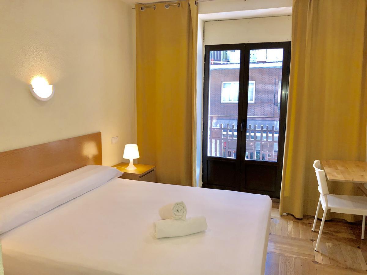 Hostal Arriaza Madrid Exterior foto