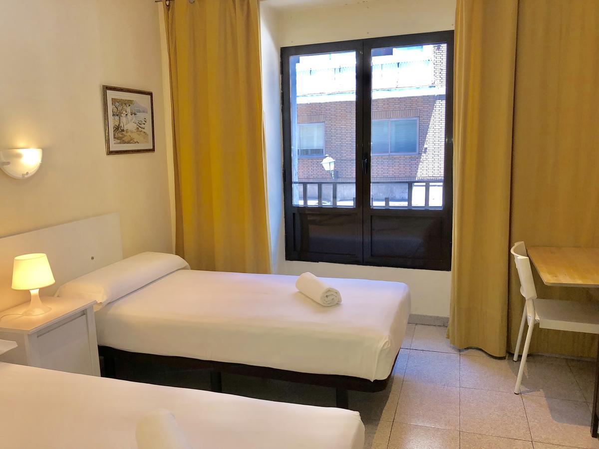 Hostal Arriaza Madrid Exterior foto