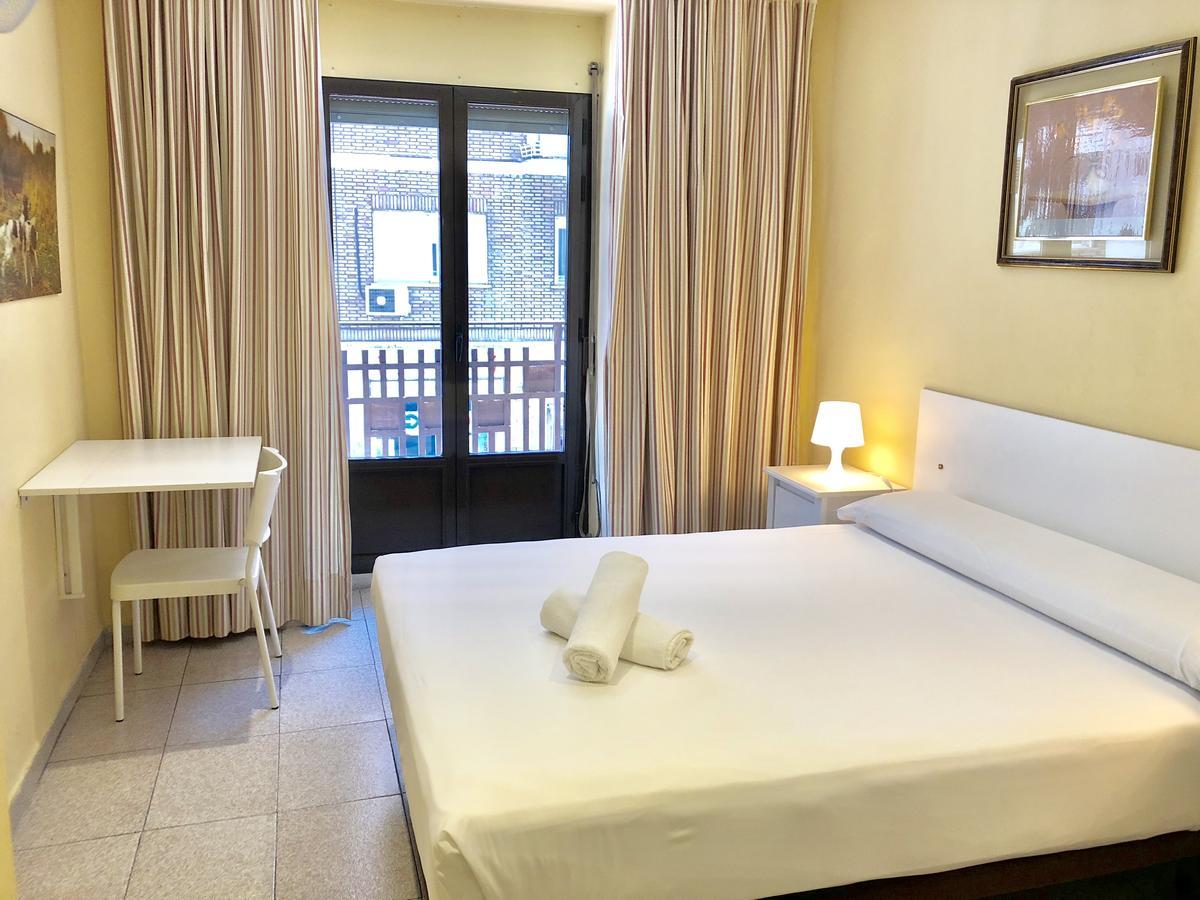 Hostal Arriaza Madrid Exterior foto