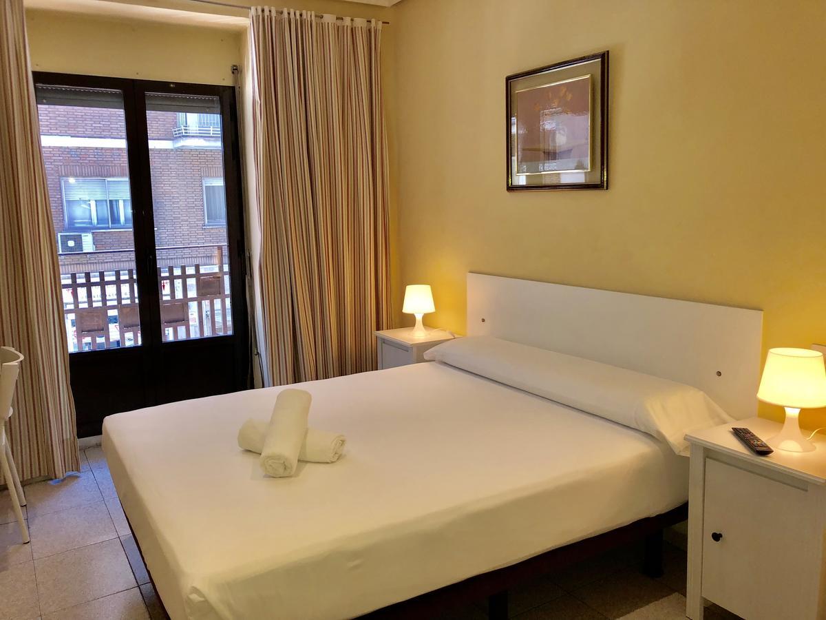Hostal Arriaza Madrid Exterior foto