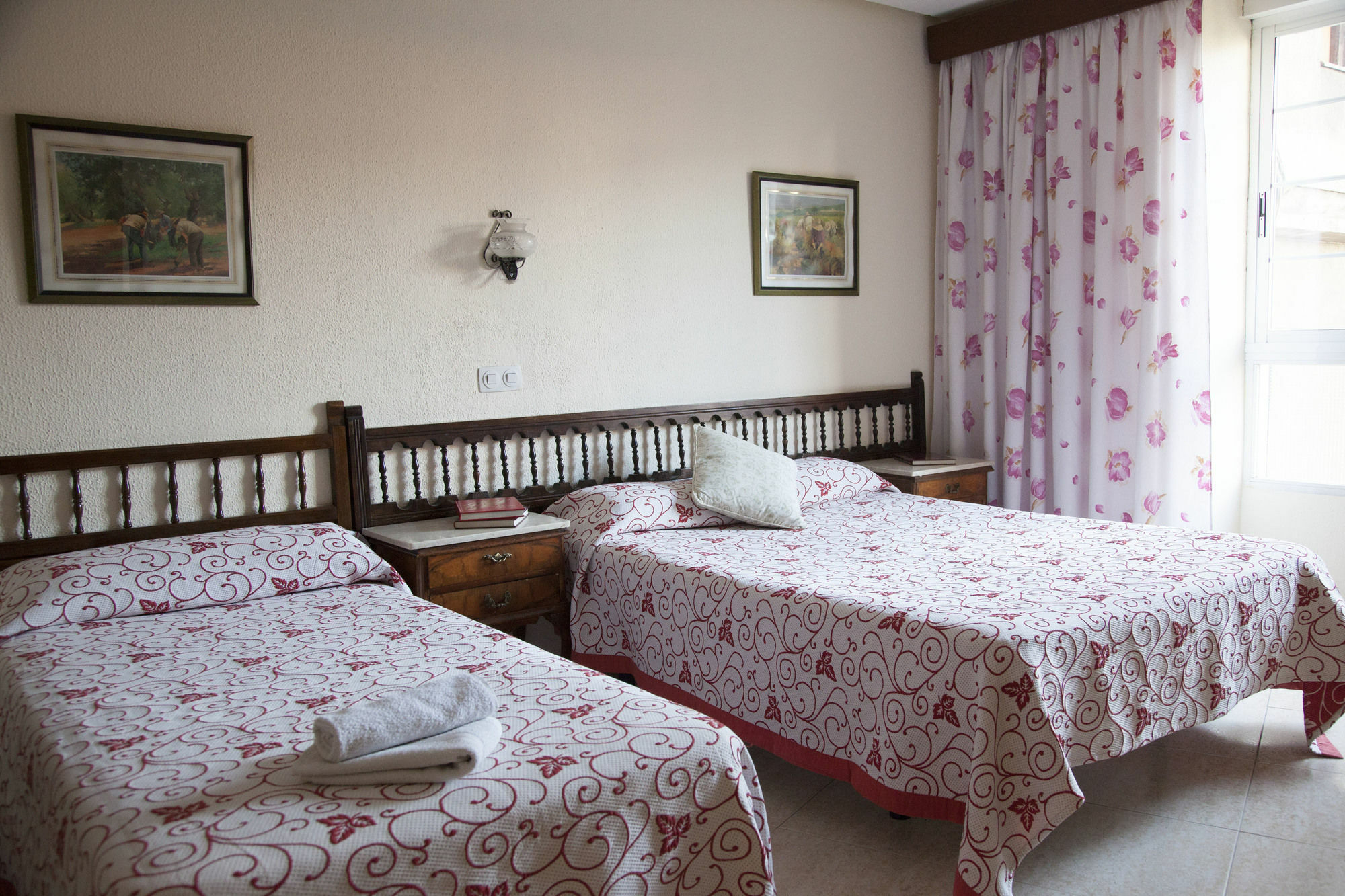 Hostal Arriaza Madrid Exterior foto
