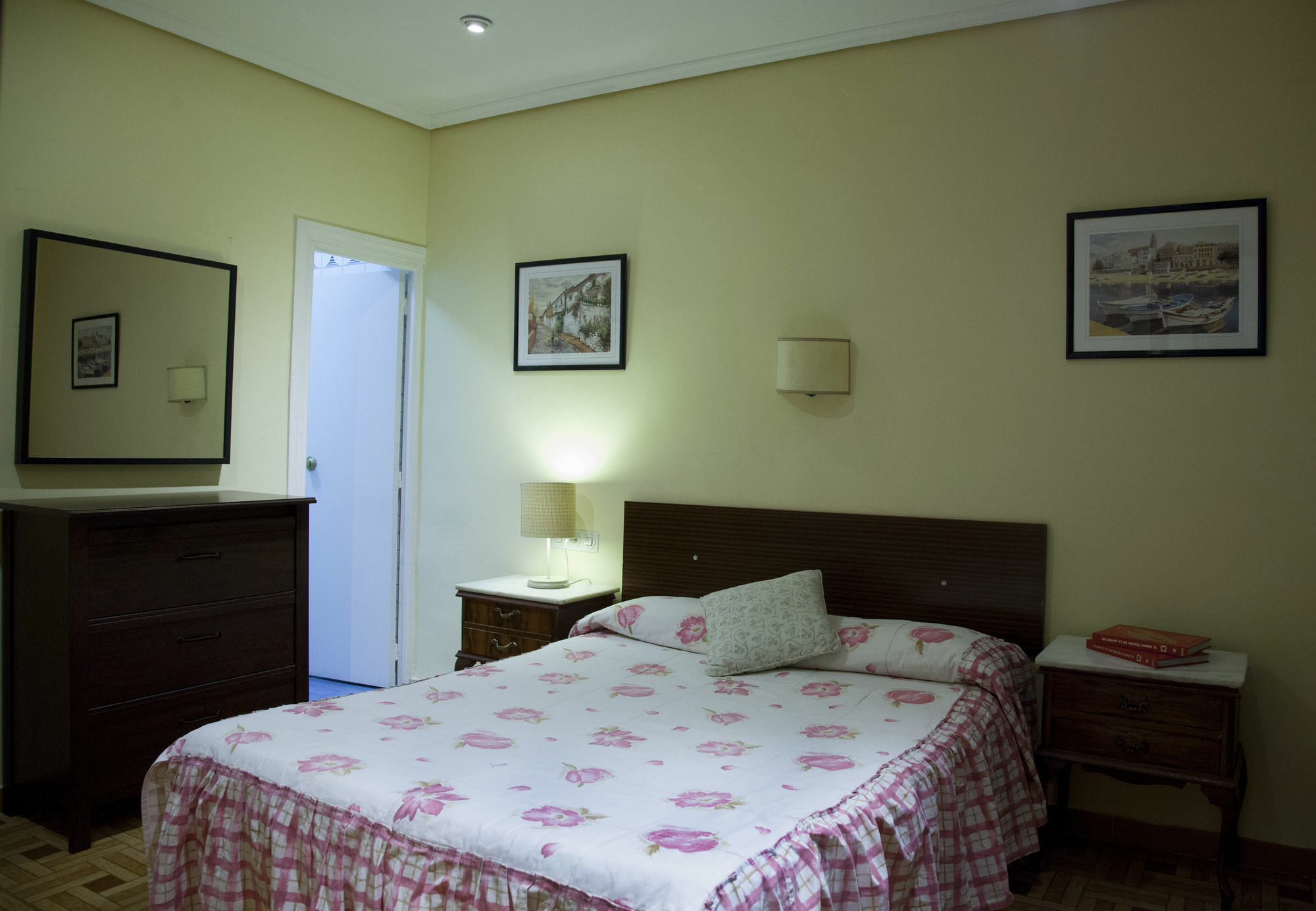 Hostal Arriaza Madrid Exterior foto